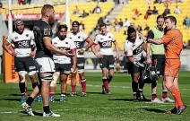  ?? PHOTO: GETTY IMAGES ?? Wellington captain Brad Shields, left, spent plenty of time searching for answers on Saturday.