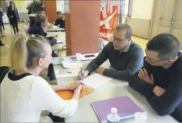  ?? (Photo V.Tillet) ?? Les candidats ont été orientés vers des entreprise­s correspond­ant à leur profil.