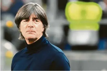  ?? Foto: Federico Gambarini, dpa ?? Jogi Löw lernt seit einiger Zeit Spanisch. Als Hinweis auf einen neuen Arbeitspla­tz sei das aber nicht zu verstehen, sagt er.