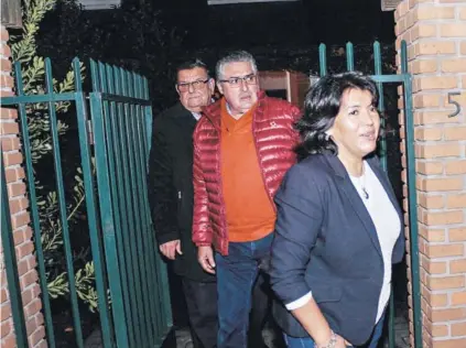  ??  ?? ► El 8 de julio el ministro del Interior, Andrés Chadwick, recibió a senadores en su casa.