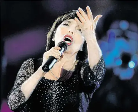  ?? Foto: Profimedia.cz ?? Mireille Mathieu za svůj život natočila téměř tisícovku písní. V neskutečné­m zápřahu