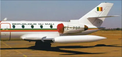  ??  ?? La république du Mali utilisa la “Corvette” n° 19 ici à Niamey, en février 1982.