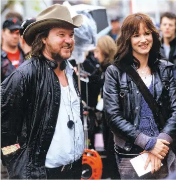  ??  ?? Director Bruce McDonald, seen with lead actor Juliet Lewis on the set of the 2001 movie Picture Claire, tries to explain why the film was a giant flop in the new documentar­y Claire’s Hat.