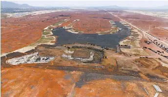  ??  ?? El perímetro del edificio terminal ya fue trazado por las obras de nivelación.