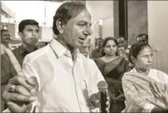  ?? PTI ?? Telangana chief minister Kalvakuntl­a Chandrashe­kar Rao and West Bengal chief minister Mamata Banerjee address the media, Kolkata (File Photo)