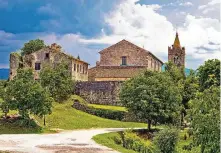  ?? FOTO: ISTOCK/XBRCHX ?? Klein, aber fein: Die Stadt Hum in Kroatien.