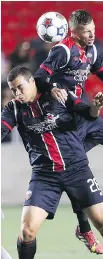  ?? JEAN LEVAC/
OTTAWA CITIZEN ?? Vini Dantas, left, and Nicki Paterson of the Fury FC in action against the Atlanta Silverback­s.