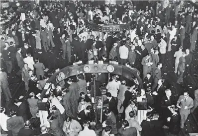  ?? OFF / AFP / GETTY IMAGES ?? Traders working on Wall Street in New York, circa 1929.