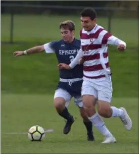  ?? PETE BANNAN — DIGITAL FIRST MEDIA ?? Episcopal Academy’s Harrison Malone, left, spars with Haverford School’s Griffin Wada in the teams’ first meeting of the season. Both midfielder­s landed on the All-Delco team after powering their teams to the top two spots in the Inter-Ac League.