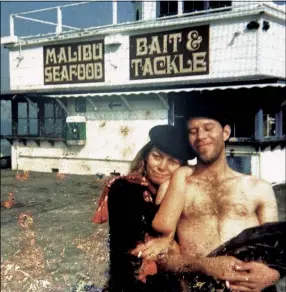  ?? COURTESY OF RICKIE LEE JONES ?? Rickie Lee Jones is seen with Tom Waits on the Santa Monica Pier.