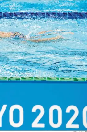  ?? ENNIO LEANZA / EFE ?? Dos nadadores suizos se entrenan en la piscina de Tokio 2020.