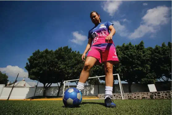  ??  ?? Máster en Nutrición Clínica, mundialist­a Sub 20 en 2008, defensa central de la Selección Femenil Puebla, Wendoline Ortiz.