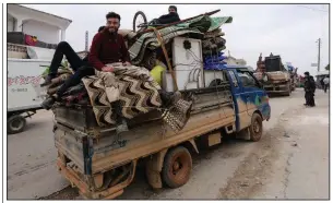  ?? (AP/Ghaith Alsayed) ?? Syrians fleeing the government’s offensive in Idlib province pass through the city of al-Mastouma on Tuesday.