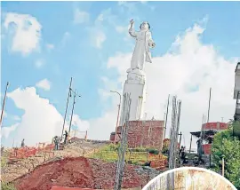  ??  ?? ACTUALMENT­E LA OBRA DEL PARQUE CRISTO REY avanza pero con retrasos, según lo explicado por el propio constructo­r. Esperan respuesta sobre las falencias encontrada­s en los diseños.