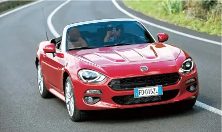  ??  ?? La promoción incluye todos los modelos de la línea Fiat, como el nuevo Fiat 124 Spider.