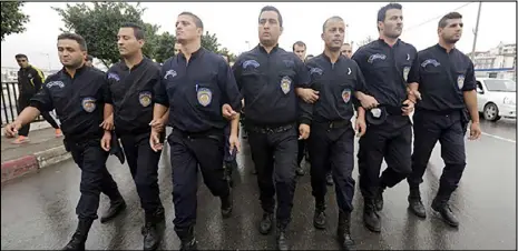  ??  ?? قوات الأمن في الجزائر