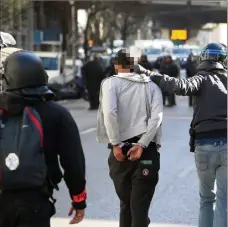  ?? (Photo Sébastien Botella) ?? Près de  interpella­tions ont été opérées par les forces de l’ordre dans les Alpes-Maritimes hier.