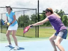  ?? STAFF PHOTO BY MATT HAMILTON ?? Connie Griffiths plays pickleball with Connie Dillon, left, at Jasper Highlands.