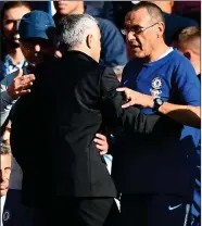  ??  ?? I’M SARRI: Chelsea boss and Ianni apologise to Mourinho