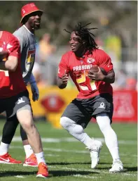  ?? Associated Press ?? AFC rookie running back Kareem Hunt, of the Kansas City Chiefs, goes through drills during Pro Bowl NFL football practice Wednesday in Kissimmee, Fla.