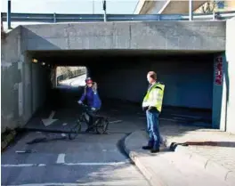  ?? FOTO: TORMOD FLEM VEGGE ?? Ole Rath mener undergange­n ved Samsen er et farlig trafikknut­epunkt for syklister og gående.