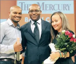  ?? PICTURES: JACQUES NAUDE ?? The Editor of The Mercury, Fikile-Ntsikelelo Moya, centre, congratula­tes The Mercury Bridal Couple of the Year winners, Musa and Rowena Sibiya, at the Durban Exhibition Centre yesterday.