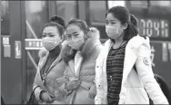  ?? PROVIDED TO CHINA DAILY ?? People wear masks in Xi'an, Shaanxi province, on Tuesday, the fifth consecutiv­e day of serious air pollution.