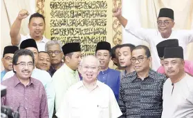  ??  ?? Umno veteran Tengku Razaleigh Hamzah (centre) announced yesterday he was offering himself for the post at the party elections on June 30. Also present was Johor Barisan Nasional chairman Datuk Seri Mohamed Khaled Nordin (second right) and former...