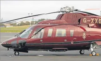 ??  ?? El Sikorsky S-76, uno de los helicópter­os privados de la reina Isabel