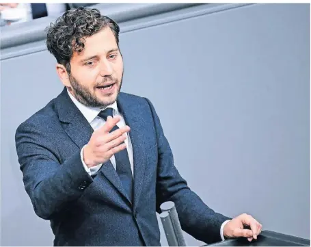  ?? ?? Der Duisburger Felix Banaszak (Grüne) sitzt für die Grünen im Bundestag.