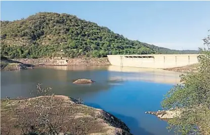  ?? (LA VOZ) ?? Flaco. El embalse cercano a Río Ceballos viene en baja desde el verano pasado e inquieta a Sierras Chicas.