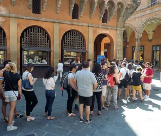  ?? In centro ?? Coda di turisti ieri mattina alla Torre degli Asinelli