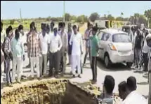  ?? HT ?? Lakhan Manoj was arrested on Monday after he deployed an earth mover to dig a 15feet pit on National Highway 163.