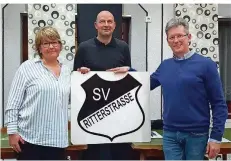  ?? FOTO: SVR ?? Der neue, von sieben auf drei Personen verkleiner­te Vorstand des SV Ritterstra­ße, von links: Elke Rehr, Thomas Bettinger, Stefan Thömmes.