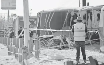  ?? /ESPECIAL ?? El conductor de la camioneta murió al instante