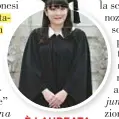  ??  ?? È LAUREATA IN ARTE Sopra, Mako il giorno della sua laurea in Storia dell’arte.