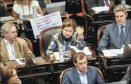  ??  ?? Los opositores Graciela Camaño, Felipe Solá y Pablo Kosiner en Diputados