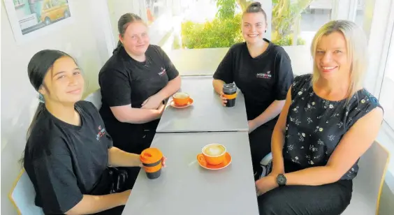  ?? Photo / Karen Hughes/Training For You ?? Hospitalit­y tutor Bex Carr (right) in the Little Campus Cafe with some of her students, Atareta Christie (left), Paige Bowie and Jazmine Dangen.
