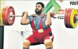  ?? PRATHAM GOKHALE/HT ?? ■ Tejpal Singh Sandhu during U-21 boys’ 109+ kg weightlift­ing in Pune on Tuesday.