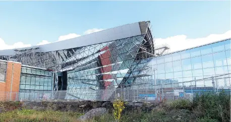 ?? JULIE OLIVER/Ottawa Citizen files ?? The former head of the Canadian Security Establishm­ent once called the government’s spy complex — with its massive glass walls —
an ‘architectu­ral wonder.’ Critics wonder if all that glass will also allow foreign intelligen­ce agencies a sneak peek.