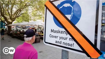  ??  ?? A sign in Munich showing a that mask wearing is mandatory in the immediate area