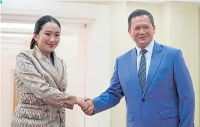  ?? PHEU THAI ?? Pheu Thai leader Paetongtar­n Shinawatra shakes hands with Cambodian Prime Minister Hun Manet during a visit to Cambodia.