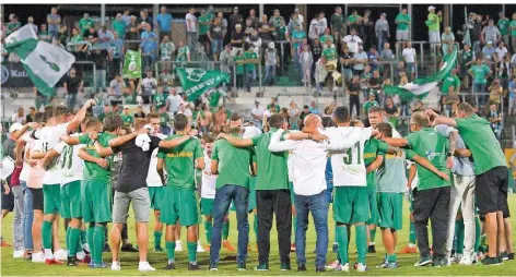  ?? FOTO: SCHLICHTER ?? „Wir sind eine eingeschwo­rene Truppe“, sagt Innenverte­idiger Kevin Maek über den FC Homburg, der bisher von der Euphorie getragen wird.