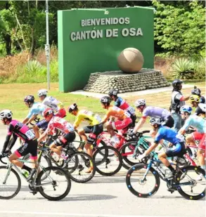  ?? JUAN DIEGO Villarreal ?? La Vuelta Ciclística a Costa Rica recorre prácticame­nte todo el país. La edición de este año está en vilo.