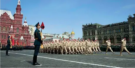  ?? ?? Celebrazio­ni Prove generali sulla piazza Rossa a Mosca per le celebrazio­ni dei 77 anni dalla vittoria della Russia nella Seconda guerra mondiale (Ap)