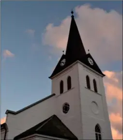  ?? FOTO: ALEXANDRA INDSETH LANGEGARD ?? Dersom smittesitu­asjonen ikke forbedres innen utgangen av desember, må de fleste se julegudstj­enester fra Frelserens kirke på nett.