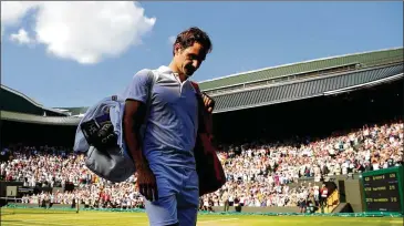  ?? JULIAN FINNEY / GETTY IMAGES ?? Top-seeded Roger Federer walks off after losing his quarterfin­al match against Kevin Anderson 2-6, 6-7 (5), 7-5, 6-4, 13-11 on Wednesday. Federer was attempting to reach his 13th semifinal at the All England Club and move closer to his ninth title. He was one point from winning the match in three sets.