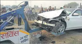  ?? HT PHOTO ?? The damaged car being towed away after the accident on the NH1 near the Bastara toll plaza in Karnal on Sunday.