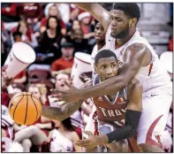  ?? Arkansas Democrat-Gazette/MITCHELL PE MASILUN ?? Arkansas forward Trey Thompson (1) completed his degree in recreation and sports management and will play the rest of the season as a graduate student.