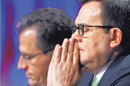  ?? JACQUELYN MARTIN/ASSOCIATED PRESS ?? Mexico’s Secretary of Economy Ildefonso Guajardo, right, listens as U.S. Trade Representa­tive Robert Lighthizer speaks during the start of NAFTA renegotiat­ions in Washington in August.